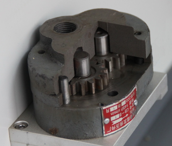齿轮泵l.JPG